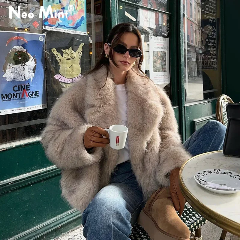 Streetwear Girl Brand - Neo Mint Chic Straße Mädchen Gradienten